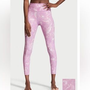 VICTORIA'S SECRET
Essential Pocket Legging